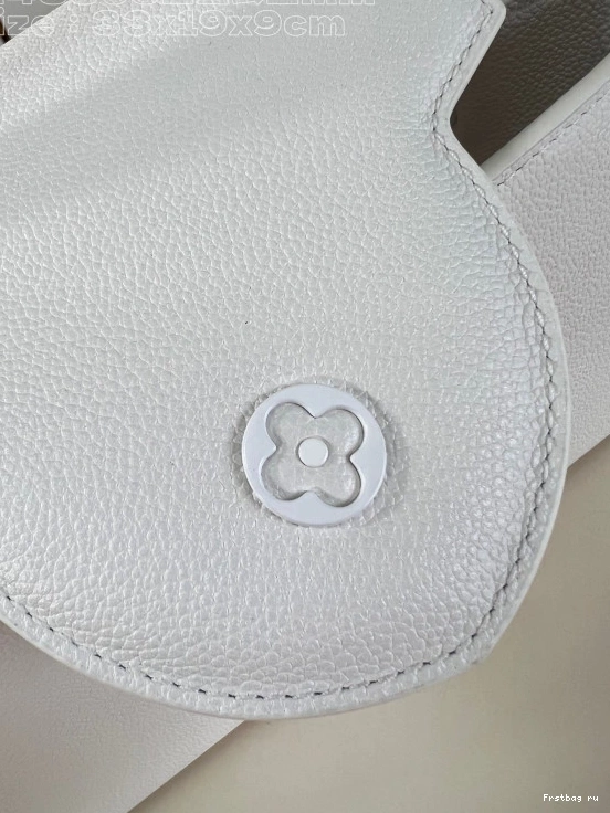 First bag ru MM-33*19*9CM CAPUCINES LOUIS VUITTON 0809